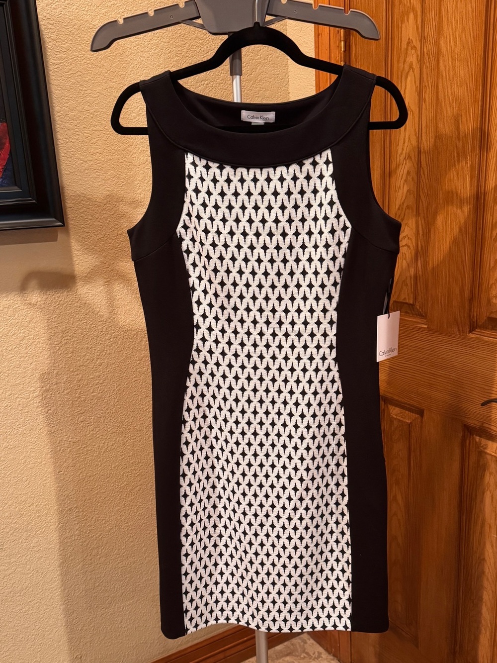 Calvin Klein Classy Black & White Slimming Patterned Sheath Dress